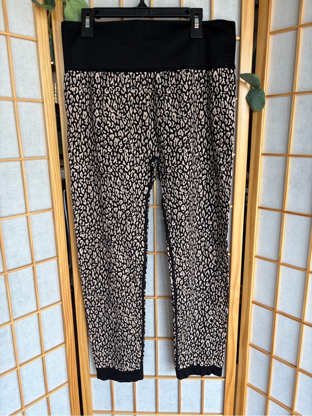Yelete Black & Tan Leopard Print Pull-On Leggings